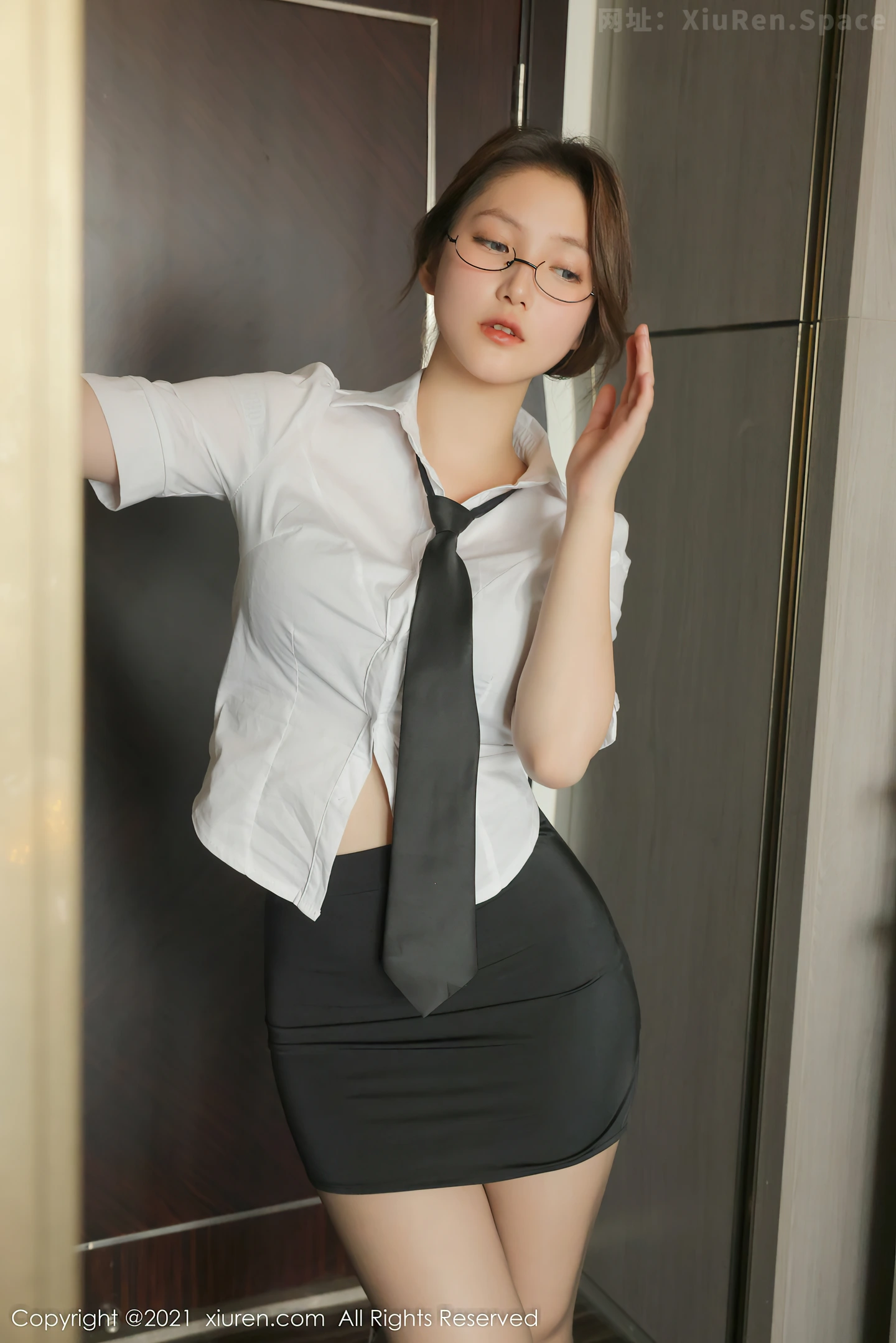 图片[6]-[XiuRen秀人网]VOL.4311 新人模特兔妹妹私房白衬衣黑短裙半脱露性感内衣完美诱惑写真85P-秀人网官方网站
